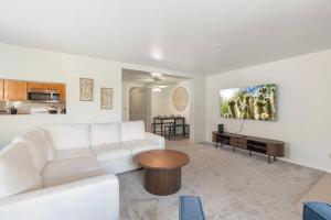 a living room with a white couch and a table at Sedona Spacious 2BR Desert Escape in Sedona