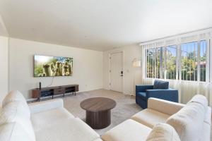 a living room with a couch and a table at Sedona Spacious 2BR Desert Escape in Sedona