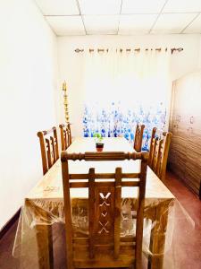 a dining room with a table and chairs at Oli Guest House Diyatalawa in Diyatalawa