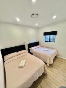 two beds in a room with twoermottermott at Binshaw Main House in Glenlee Station