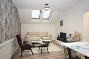 a living room with a couch and a table at Stan na dan Moonlight Panonija in Inđija