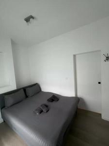 a bed in a room with two pillows on it at Stylish 1BR Apartment Close to City Center Liège in Liège