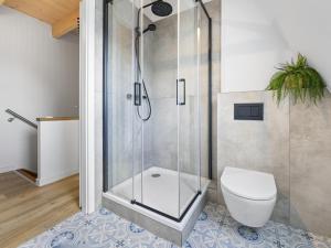 a bathroom with a shower and a toilet at Schulzenhufe an der Ostsee in Beckerwitz +24 photos