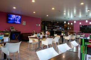 Um restaurante ou outro lugar para comer em Hotel Amazonas