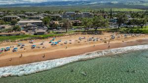 an overhead view of a beach with people and umbrellas at Kihei Alii Kai Ocean View Condo Pool, Hot Tub, Sauna, AC, Sleeps 4 in Kihei