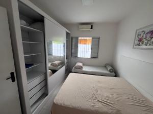 a small bedroom with a bed and a window at A Casa da Sogra in Bertioga