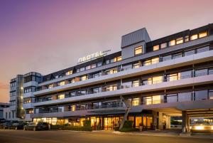 an office building with lights on at night at Arthotel ANA Neotel, Trademark Collection by Wyndham in Stuttgart