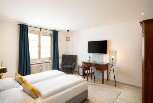 a hotel room with a bed and a desk and a television at Arthotel ANA Liberty, Trademark Collection by Wyndham in Bremen