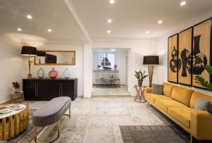 a living room with a yellow couch and a table at Arthotel ANA Liberty, Trademark Collection by Wyndham in Bremen