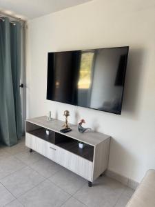a flat screen tv hanging on a wall at Modern top floor apartment with pool in San Marcos