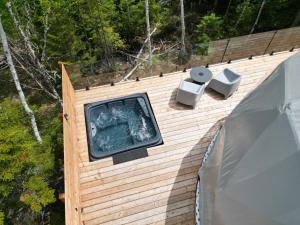 an overhead view of a hot tub on a house at Nørdika Charlevoix in Baie-Saint-Paul