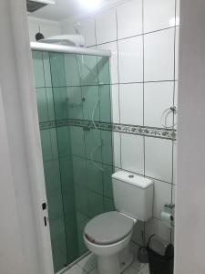 a bathroom with a toilet and a glass shower at Ap 4 Hosp Autódromo Interlagos,Expo Transamérica mais Taxi a combinar in São Paulo