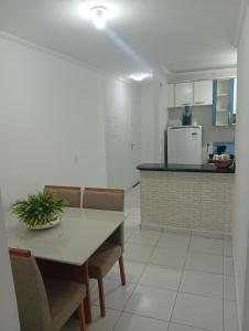 a kitchen with a table and chairs and a counter at Ap 4 Hosp Autódromo Interlagos,Expo Transamérica mais Taxi a combinar in São Paulo +8 photos