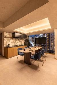a dining room with a table and chairs and a kitchen at Hotel EN-YO in Tokyo