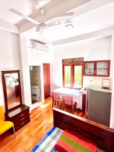 a living room with a table and chairs at Studio Greenlands 2nd D-Battaramulla in Talangama South