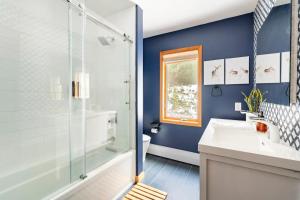a bathroom with a sink and a shower at Mountain View Chalet Ski, Hot Tub, Firepit, Games in Lexington +37 photos