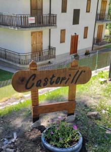 a sign for a garden in front of a building at Castori due in Prazzo