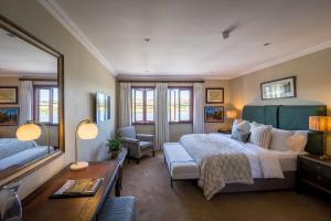 a bedroom with a large bed and a mirror at Gowrie Farm Golf Lodge in Nottingham Road