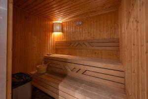 a wooden sauna with a trash can in it at Weekend Hotel Sari in Jeddah