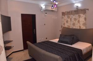 Gallery image of Platinum Inn Gee Hotel in Suru Lere