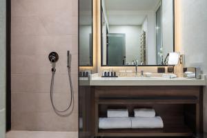 SAINT TEN Boutique Hotel, Small Luxury Hotels的一间浴室