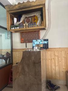 a room with a wooden counter and a mirror at Dod gu Yongs Khil in Karu