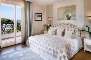 Кровать или кровати в номере Cala del Porto Punta Ala - Preferred Hotels