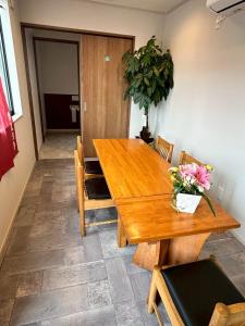 a dining room table with a potted plant on it at Stella Casa in Gotemba