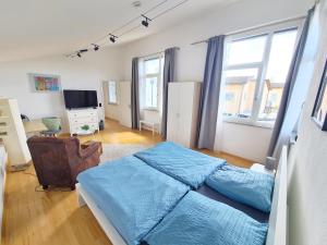 a bedroom with a bed and a television in it at Apartment am Rohrbach in Friedrichshafen