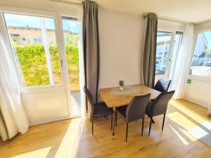 a dining room with a wooden table and chairs at Apartment am Rohrbach in Friedrichshafen