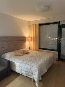 a bedroom with a bed and a large window at Hotelli Terme 111 in Kilvakkala