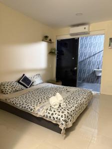 a bedroom with a bed with towels on it at KEYDEO House in Phan Thiet