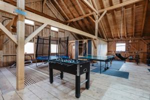 a barn with two ping pong tables in it at Grillnhäusl - Ruheoase in Alleinlage mit Sauna, Erlebnisstadl & Rehen vor der Haustür in Wegscheid