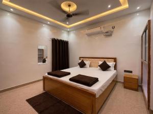 a bedroom with a large bed with a ceiling at Vijay palace 850 meter away from Ram mandir in Ayodhya