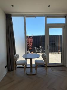 a room with a table and chairs and a window at B&B Bos en Dal in Blesdijke +19 photos