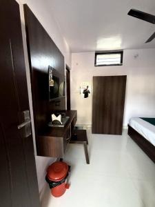 a bedroom with a bed and a desk and a drawer at Rautela Homestay in Lansdowne