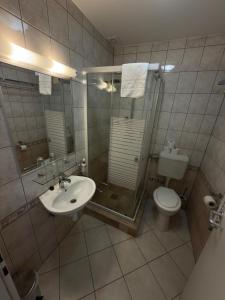 Koupelna v ubytování Fodor Hotel + 31 fotografií