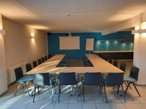 a conference room with a large table and chairs at La Clef des Champs - Proche Colmar in Biesheim