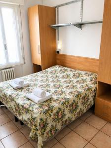 En eller flere senge i et værelse på BaB Hotels and Apartments Helvetia