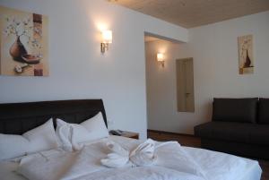 Postel nebo postele na pokoji v ubytování Alpenhotel Regina
