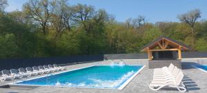 Piscina de la sau aproape de Hotel Hyperion