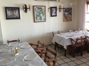 Reštaurácia alebo iné gastronomické zariadenie v ubytovaní Hotel San Miguel