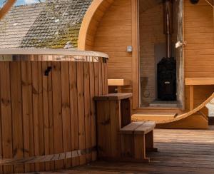 a wooden sauna with a bench in front of it at KLOBUCKÉ RETRO bydlení a wellness in Valašské Klobouky