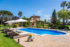 a swimming pool in front of a house at Villa Privada De Lujo Con Spa in Inca