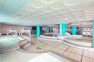 a large building with a pool and a swimming pool at Ilsung Resort Sulak in Goseong