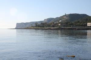 a body of water with mountains in the background at Apartamentos Bravosol in Denia