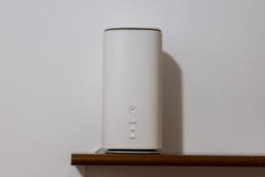 a white router sitting on a wooden shelf at Dimora Dina Guglionesi in Guglionesi