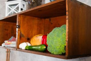 a wooden box filled with vegetables on a shelf at Les Colombes in Saint-Tricat