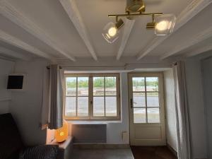 a room with a ceiling fan and a window at Toue de Loire in Chaumont-sur-Loire +11 photos