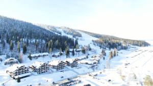 an aerial view of a resort in the snow at Tahko Huoneistohotelli A in Tahkovuori